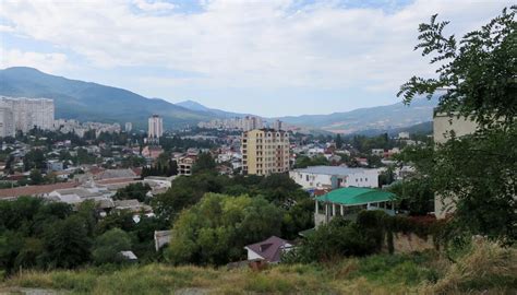 Алушта: город с красочными садами и парками