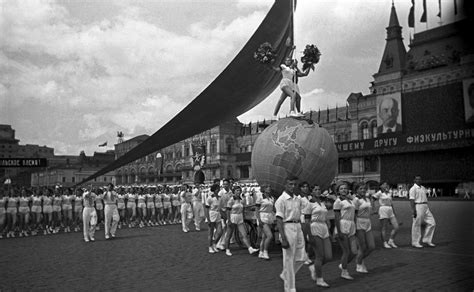 Возобновление парадов в современность