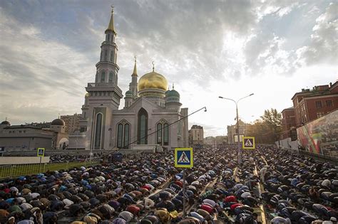 Второй праздник в Москве или в России на сегодня