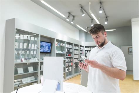 Использование приставки store в названиях сервисов