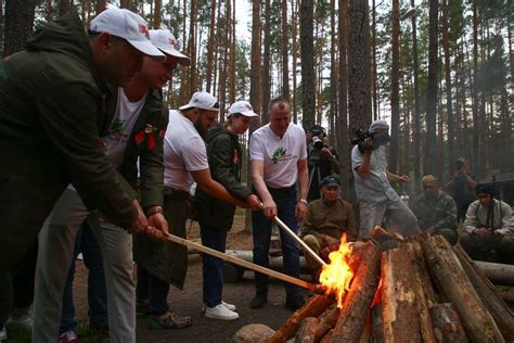 Исторические корни рукопожатия: символ единства и мира