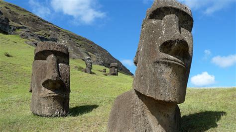 История создания смайла головы с острова Пасхи