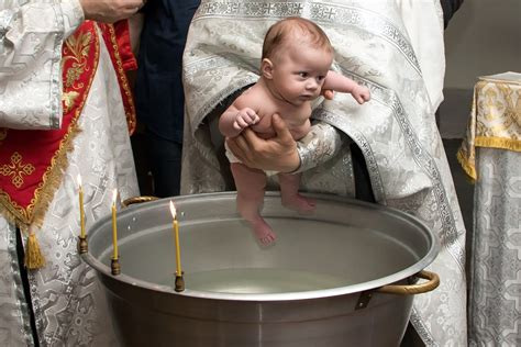 Крещение младенца: ритуал с древнейшими корнями