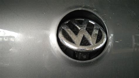 Отражение истории в значке Volkswagen