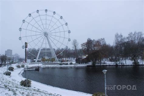 Ощущение уединения в городе заснеженных улиц