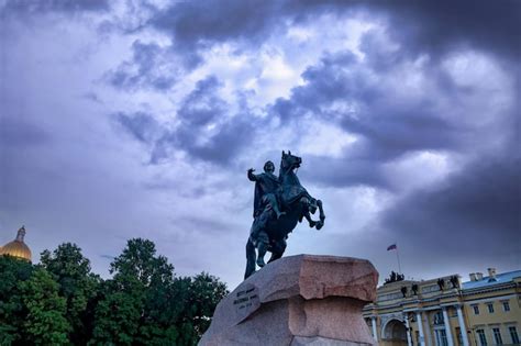 Памятник всаднику: происхождение и значение