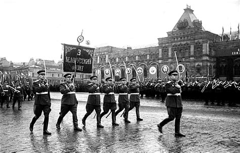 Первый парад победы