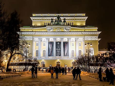 Популярные репертуарные театры в России и мире