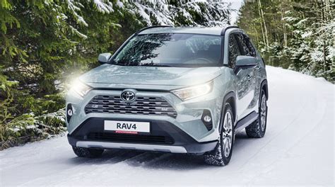 Рост популярности Toyota RAV4 в России