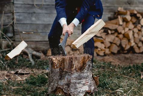 Сymbolism of chopping firewood with an axe in men's dreams