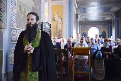 Таинственное присутствие: кто скрывается за образом духовного наставника в наших снах?